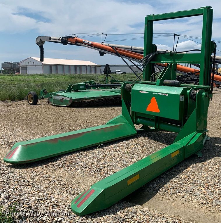 image for item DK7769 Frontier CM11  cotton module handler