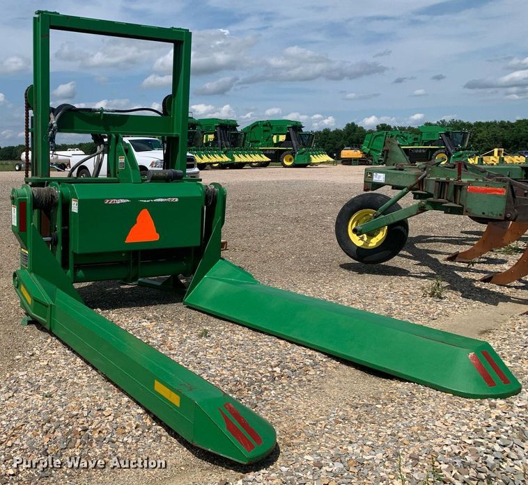 image for item DK7769 Frontier CM11  cotton module handler