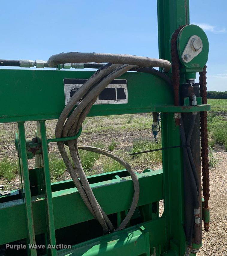 image for item DK7769 Frontier CM11  cotton module handler