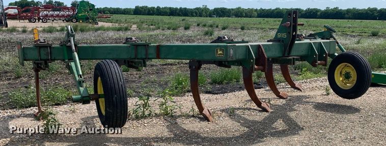 image for item DK7770 John Deere 915  V-ripper
