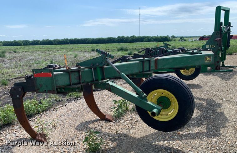 image for item DK7770 John Deere 915  V-ripper