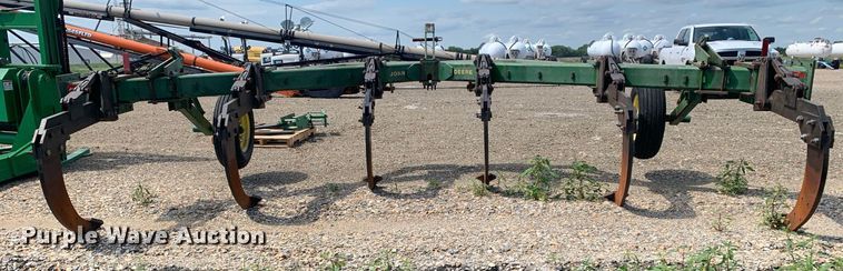 image for item DK7770 John Deere 915  V-ripper