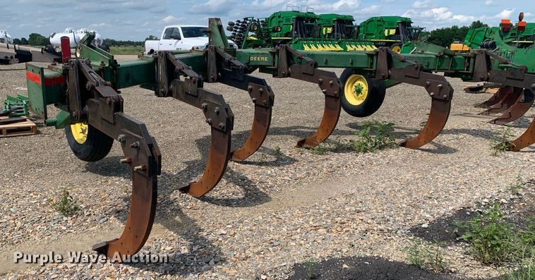image for item DK7770 John Deere 915  V-ripper