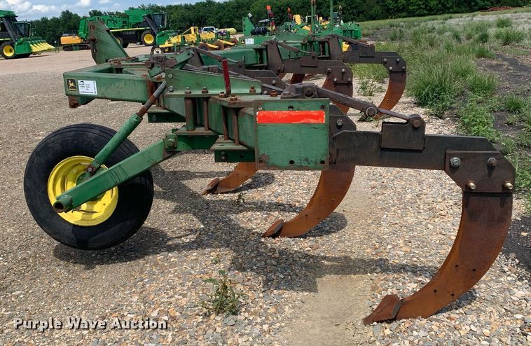 image for item DK7770 John Deere 915  V-ripper