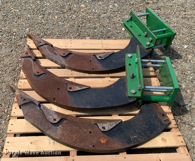 image for item DK7770 John Deere 915  V-ripper