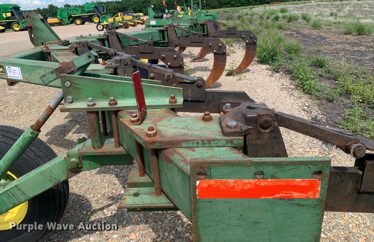 image for item DK7770 John Deere 915  V-ripper