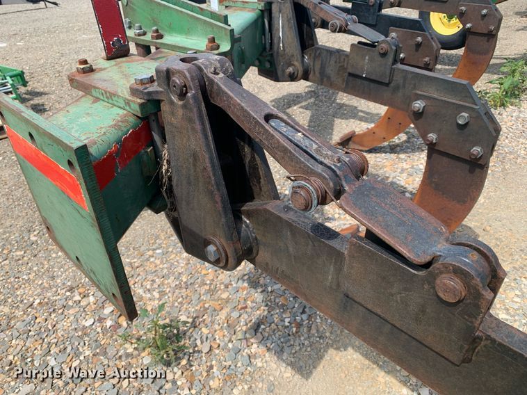 image for item DK7770 John Deere 915  V-ripper