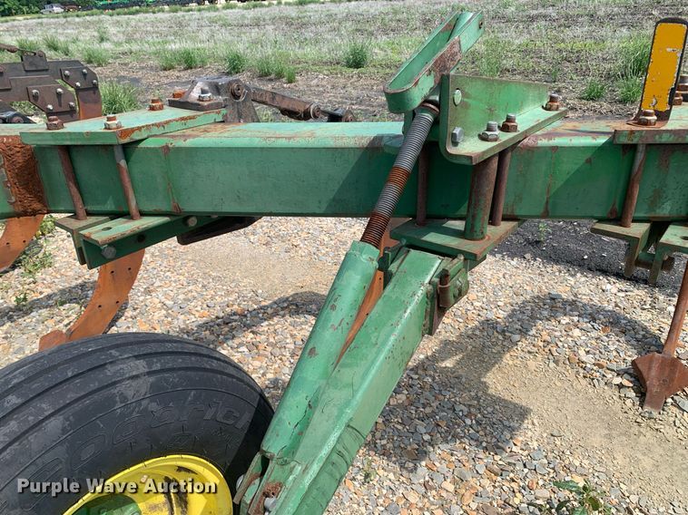 image for item DK7770 John Deere 915  V-ripper