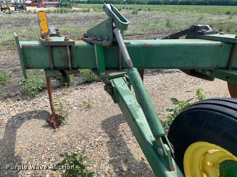image for item DK7770 John Deere 915  V-ripper