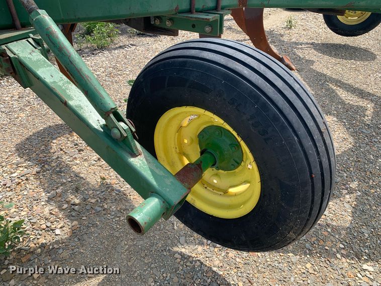 image for item DK7770 John Deere 915  V-ripper