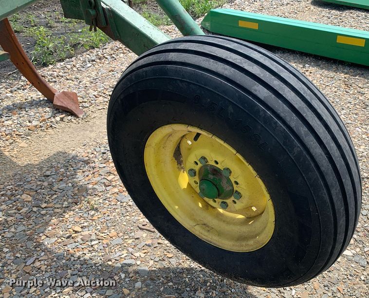 image for item DK7770 John Deere 915  V-ripper