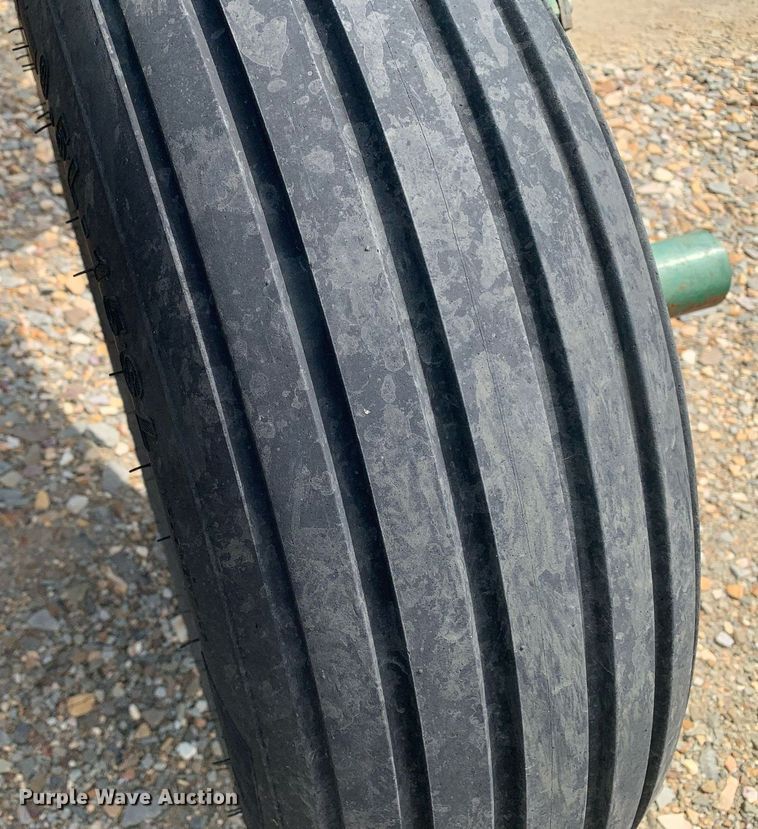 image for item DK7770 John Deere 915  V-ripper