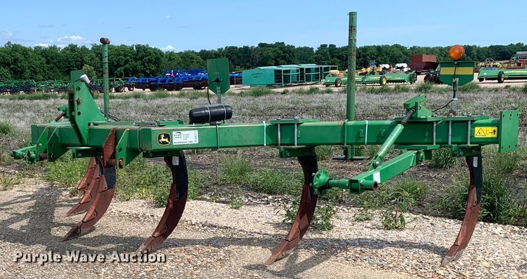 image for item DK7771 John Deere 915  V-ripper