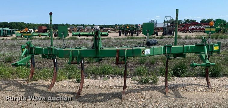 image for item DK7771 John Deere 915  V-ripper