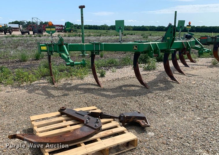 image for item DK7771 John Deere 915  V-ripper