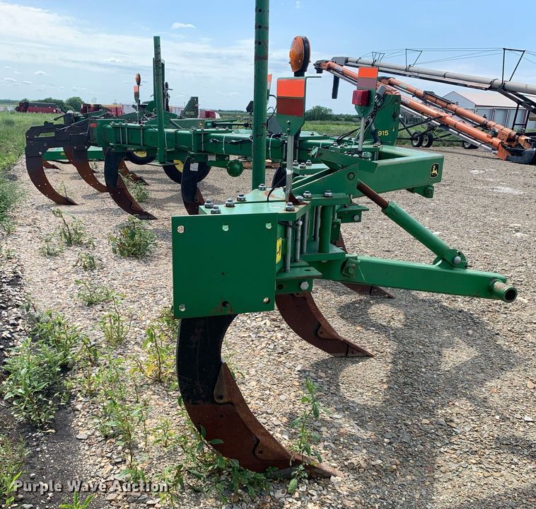 image for item DK7771 John Deere 915  V-ripper
