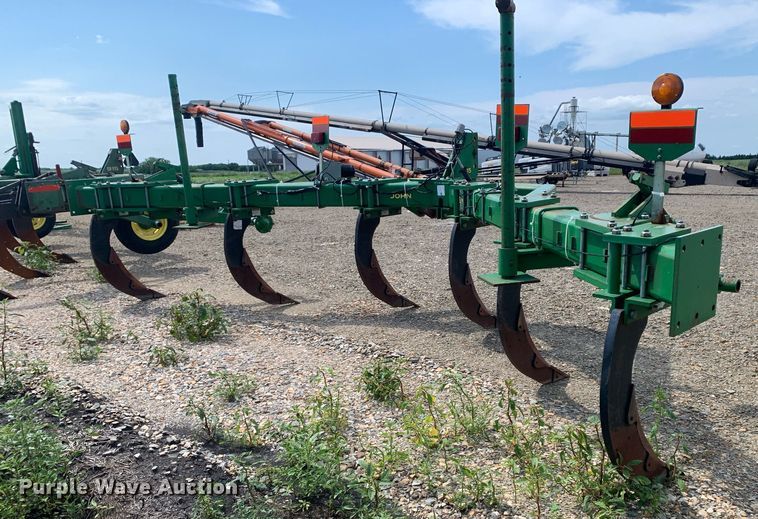 image for item DK7771 John Deere 915  V-ripper