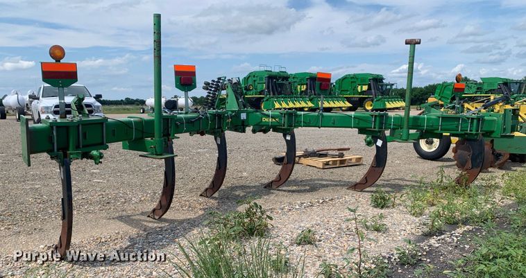 image for item DK7771 John Deere 915  V-ripper