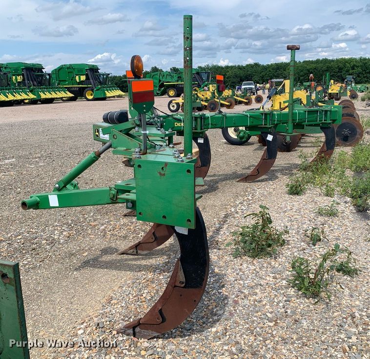 image for item DK7771 John Deere 915  V-ripper