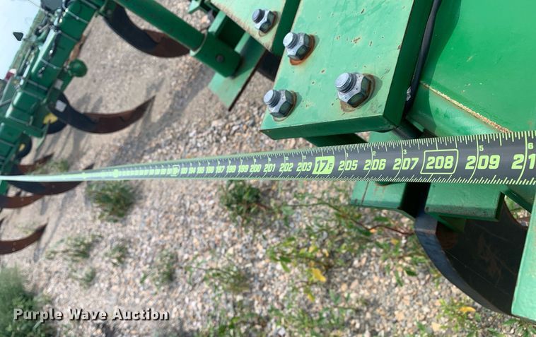 image for item DK7771 John Deere 915  V-ripper