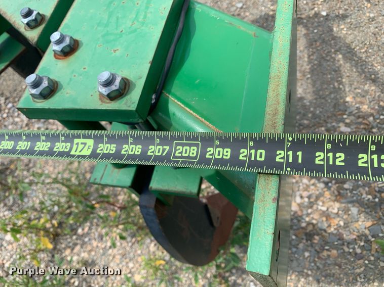 image for item DK7771 John Deere 915  V-ripper