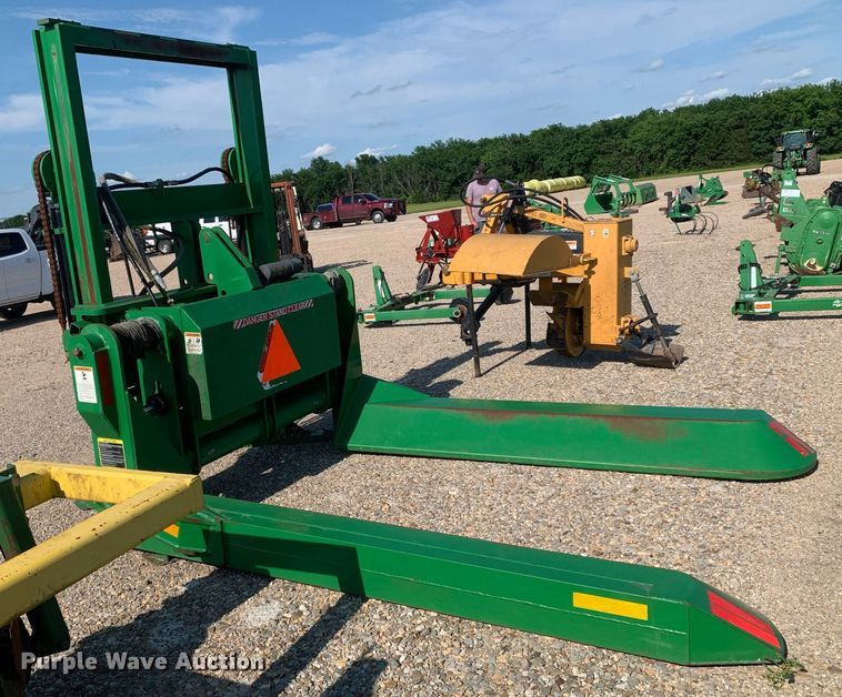 image for item DK7775 Frontier CM11  cotton module handler