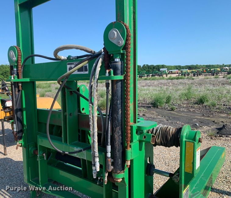 image for item DK7775 Frontier CM11  cotton module handler