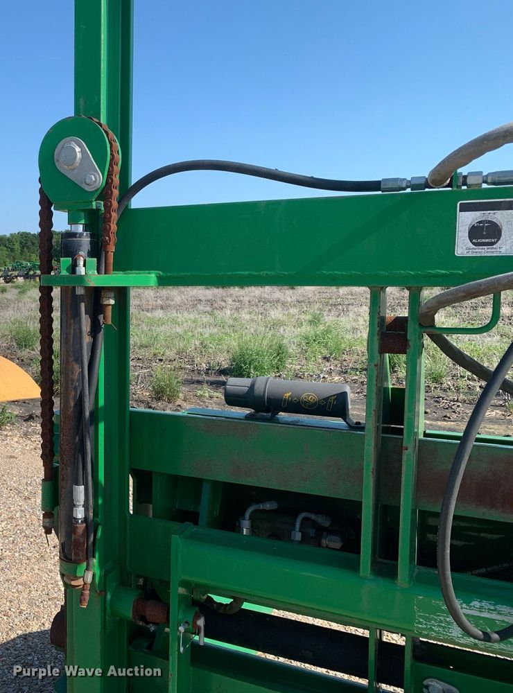 image for item DK7775 Frontier CM11  cotton module handler