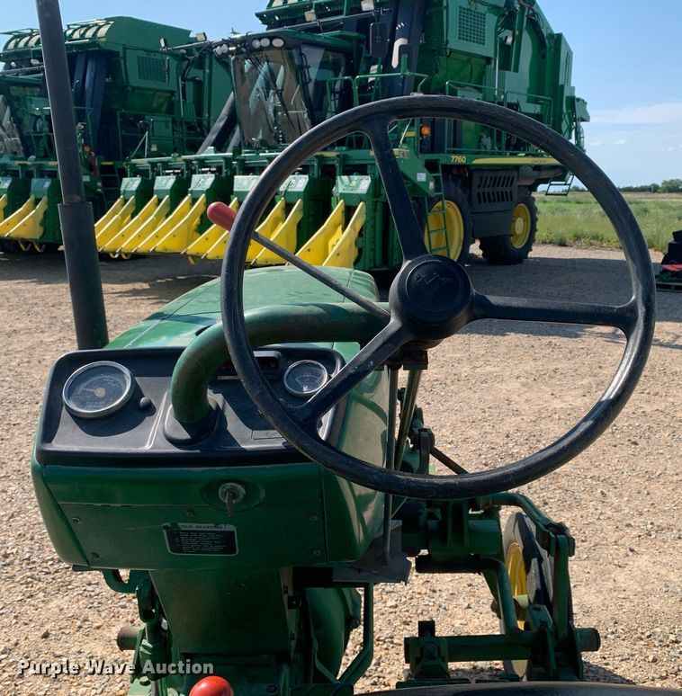 image for item DK7781 1987 John Deere 900HC  tractor