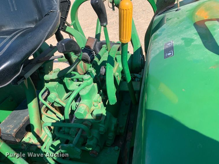 image for item DK7781 1987 John Deere 900HC  tractor