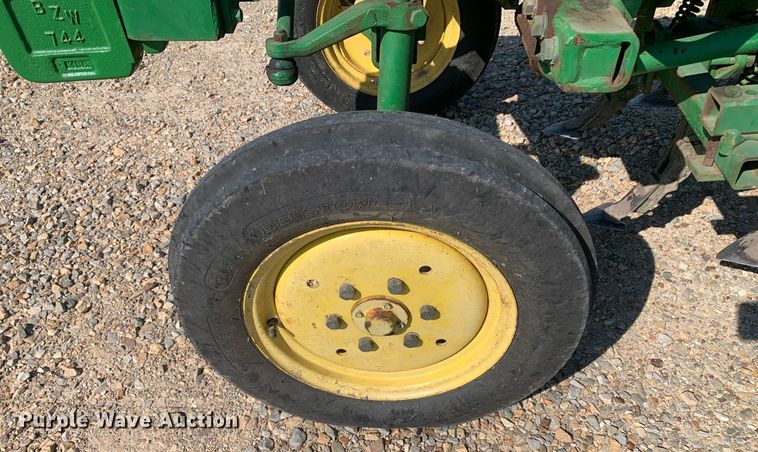 image for item DK7781 1987 John Deere 900HC  tractor