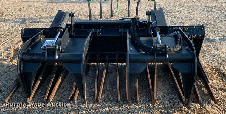 image for item DK7785 John Deere GT80  skid steer grapple bucket