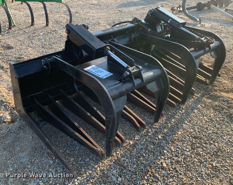 image for item DK7785 John Deere GT80  skid steer grapple bucket