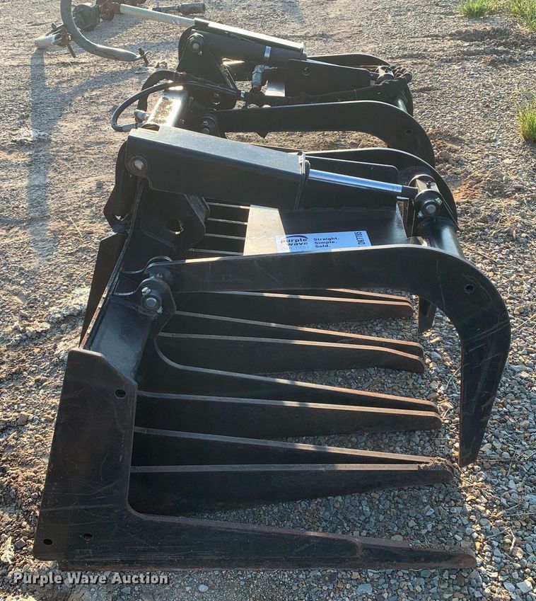 image for item DK7785 John Deere GT80  skid steer grapple bucket