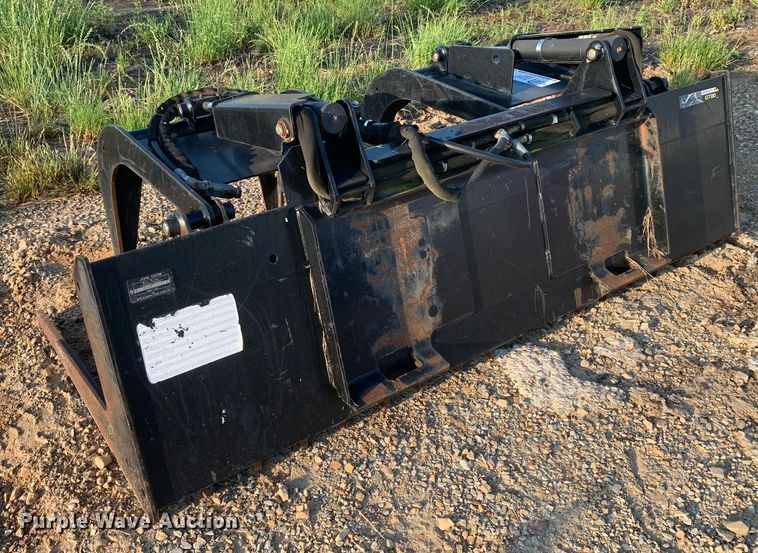 image for item DK7785 John Deere GT80  skid steer grapple bucket