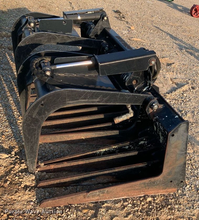 image for item DK7785 John Deere GT80  skid steer grapple bucket