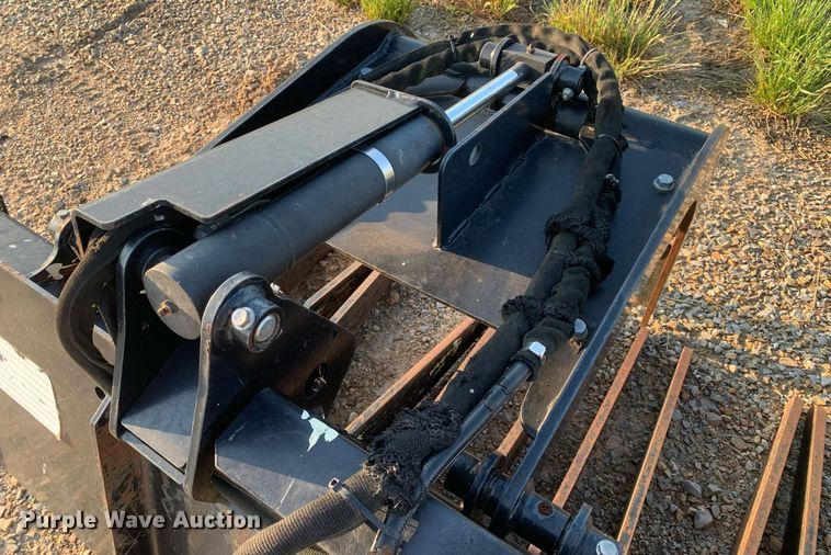 image for item DK7785 John Deere GT80  skid steer grapple bucket