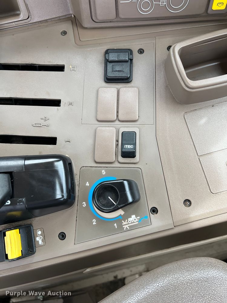 image for item DK7790 2015 John Deere 6170M  MFWD tractor