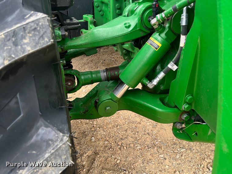 image for item DK7792 2018 John Deere 8400R  MFWD tractor