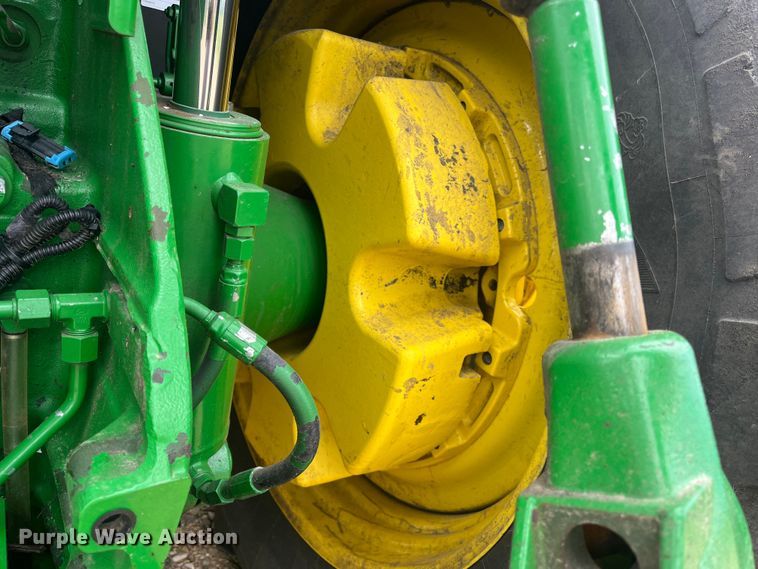 image for item DK7792 2018 John Deere 8400R  MFWD tractor
