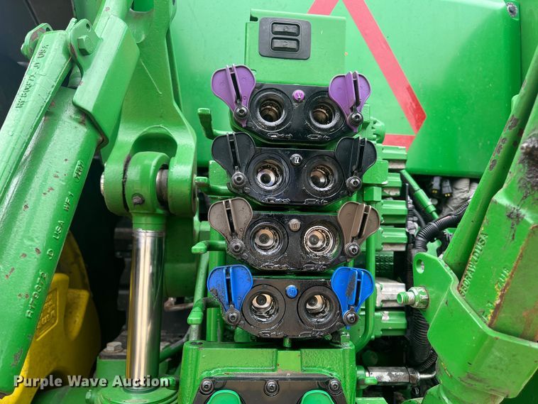image for item DK7792 2018 John Deere 8400R  MFWD tractor