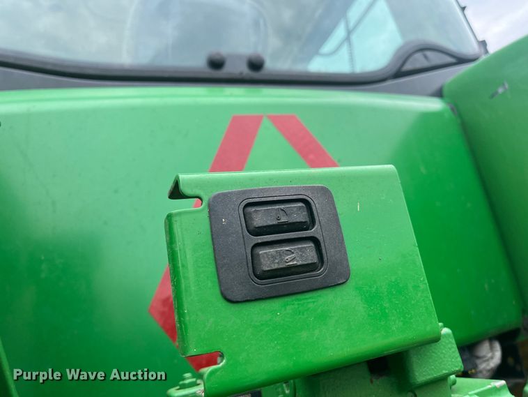 image for item DK7792 2018 John Deere 8400R  MFWD tractor