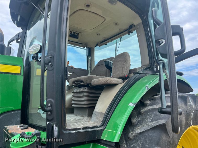 image for item DK7792 2018 John Deere 8400R  MFWD tractor