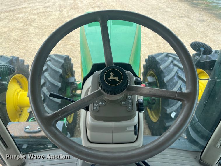 image for item DK7792 2018 John Deere 8400R  MFWD tractor