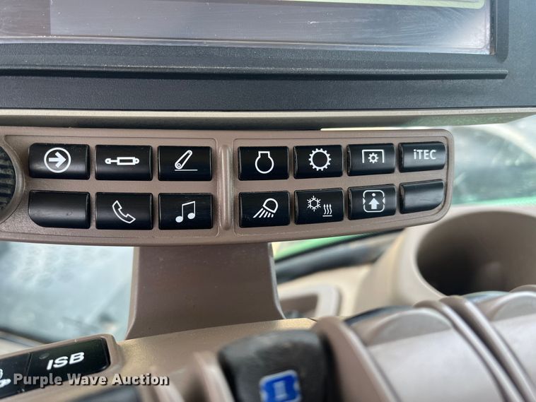 image for item DK7792 2018 John Deere 8400R  MFWD tractor