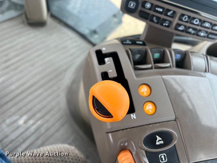 image for item DK7792 2018 John Deere 8400R  MFWD tractor