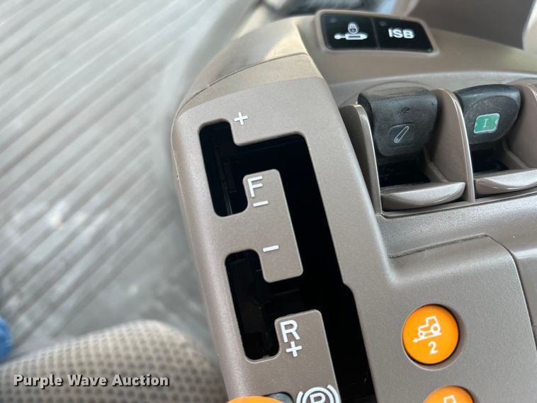 image for item DK7792 2018 John Deere 8400R  MFWD tractor