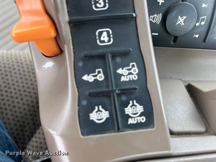 image for item DK7792 2018 John Deere 8400R  MFWD tractor