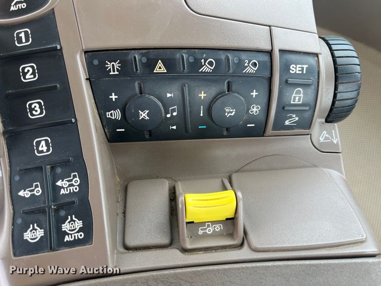 image for item DK7792 2018 John Deere 8400R  MFWD tractor