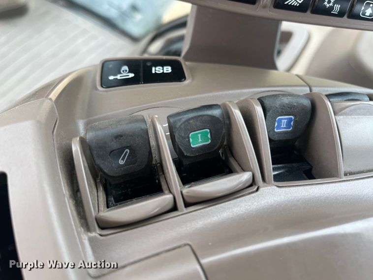 image for item DK7792 2018 John Deere 8400R  MFWD tractor